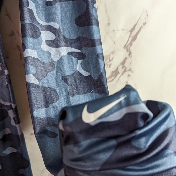 Nike Legging Size Medium Blue Camo Shimmer High Rise Crop One Tight Fit Women - Picture 6 of 13